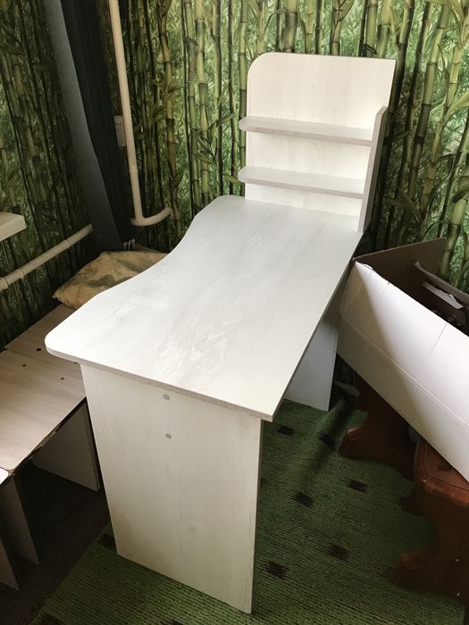 Продам стол маникюр