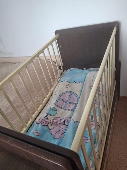 Продам кроватку детскую