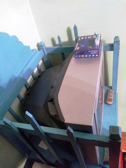 Телевизор ва тунер сотилади