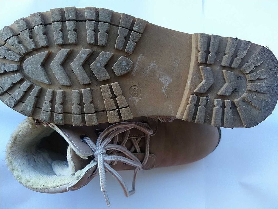 Vând ghete mărimea 34