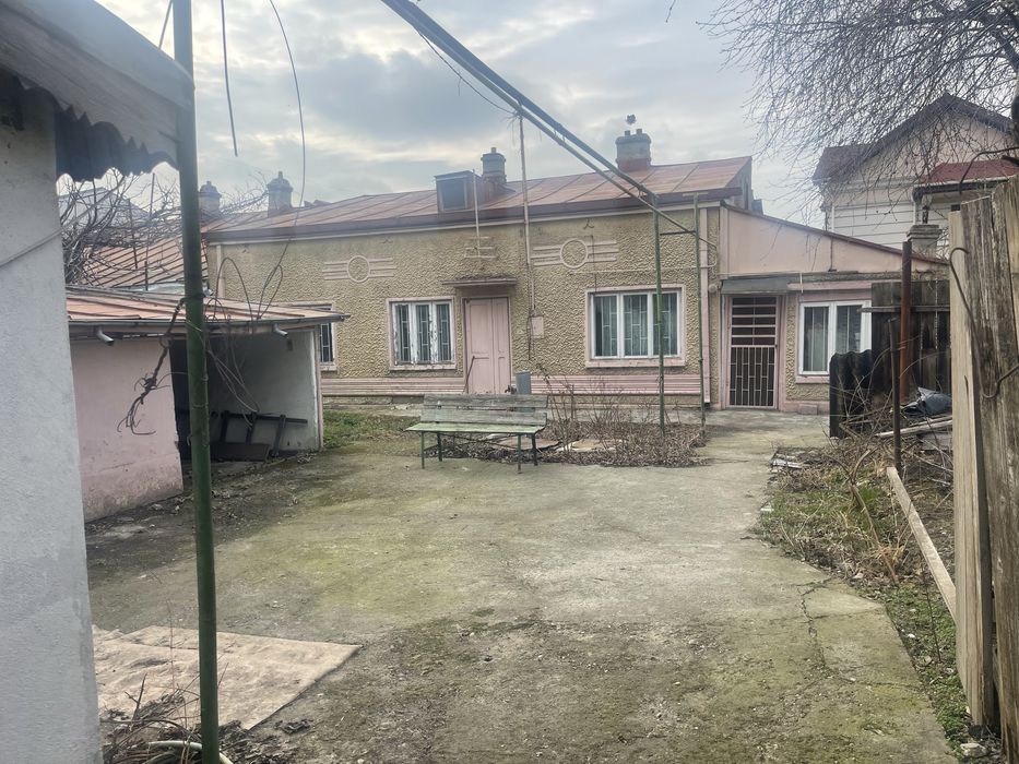 Casa de vanzare batraneasca pe teren 401mp