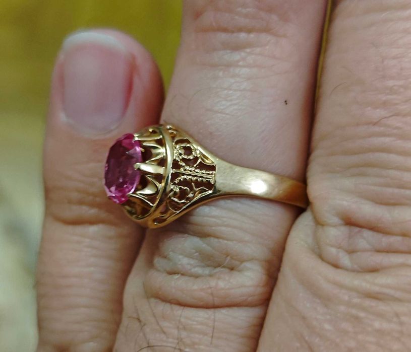 Женское золотое кольцо