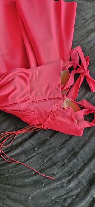 Рокля с панделки