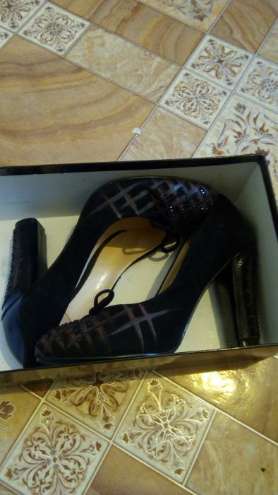 Продам женские туфли