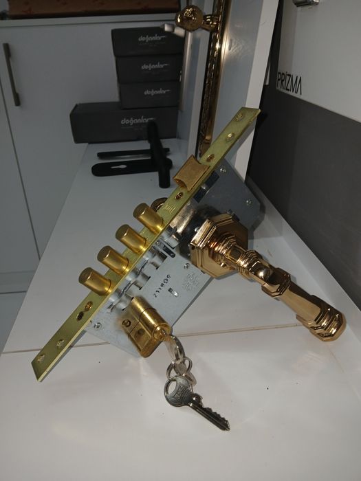 Замок очиш Установка замков замок очиш урнатиш ремонт