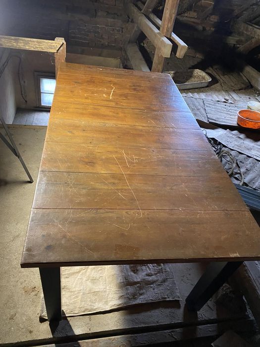 Масивни дървени маси