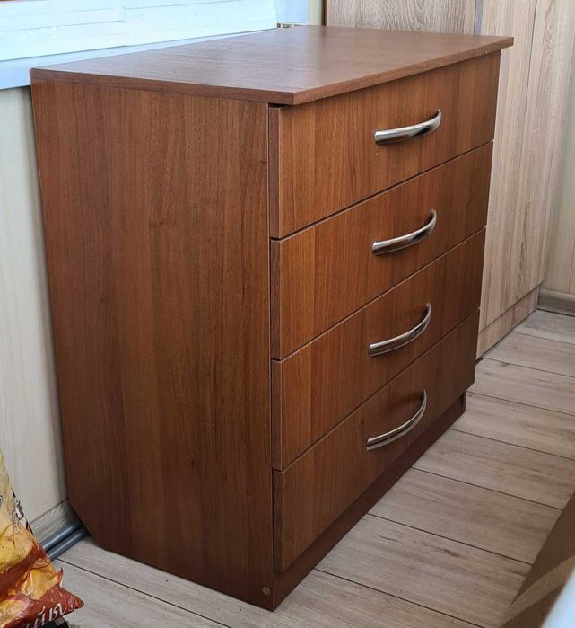 Комод в хорошем исправном состоянии.