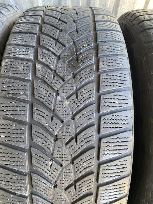 225/55/18 Дънлоп Зимни