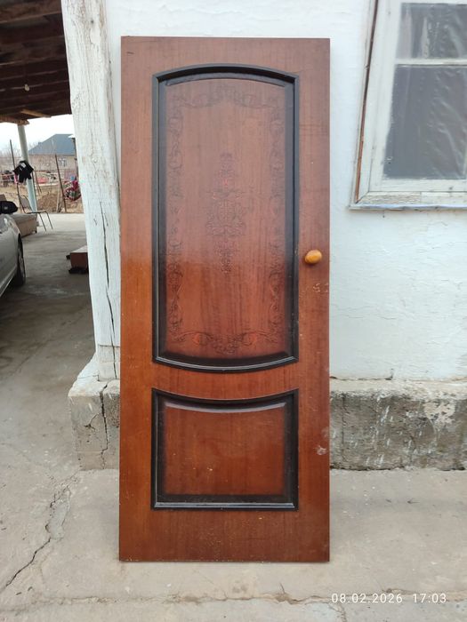 Ағаш есиктер бар