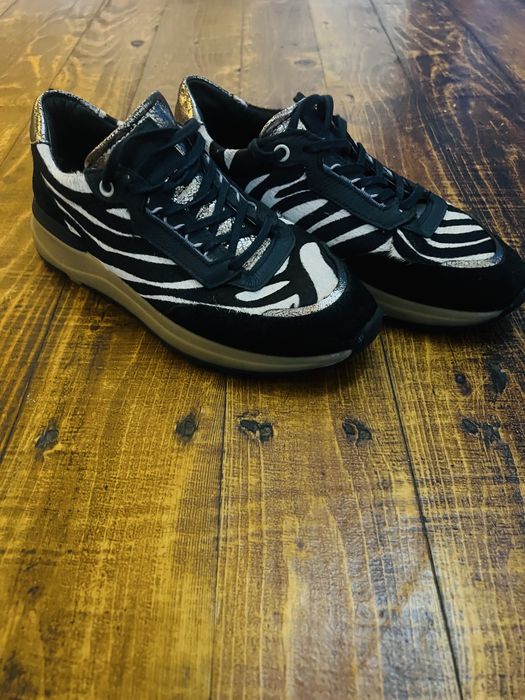Adidași Javier Poch Beca Zebra