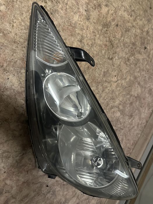 Фара Toyota Estima
