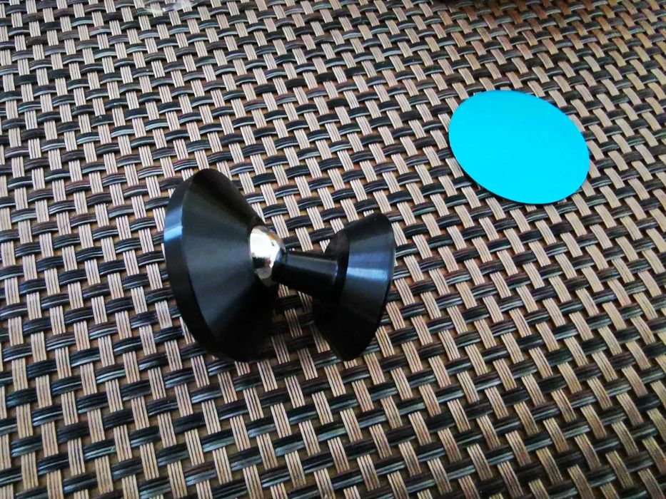 Suport auto masina pt telefon mobile prindere adeziva magnetica