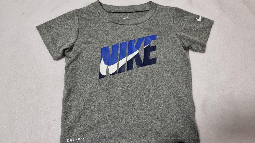 Compleu de vară Nike ca NOU