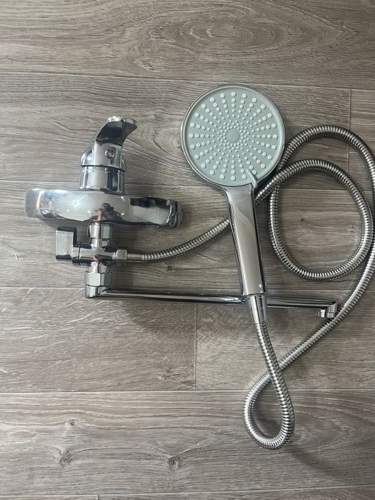 Продам смеситель для ванны