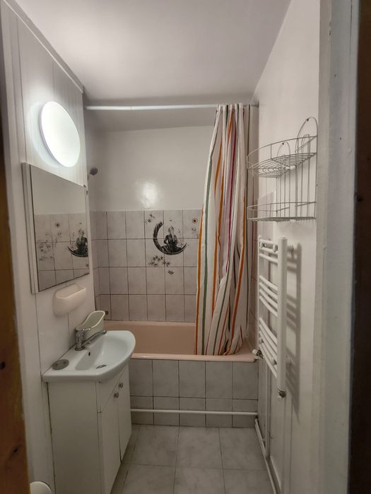 Dau in chirie garsonieră, langa UMFST si Spitalul jud. Mures