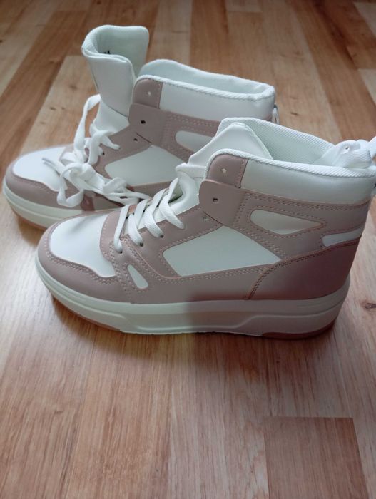 Чисто нови високи кецове