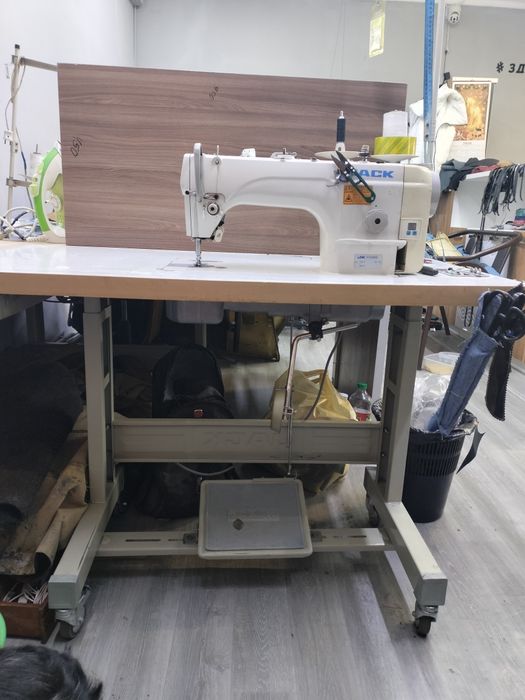 Продам швейную машинку