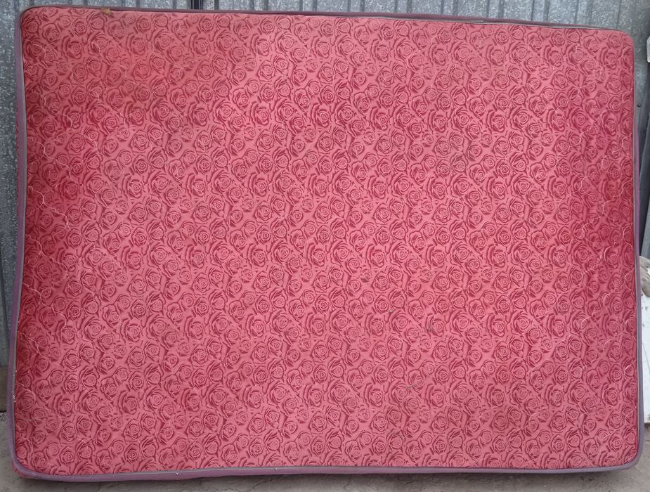 Матрас двухспальный пружинный б/у