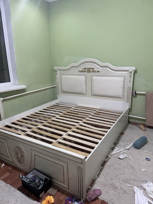 Продается спальный гарнитур