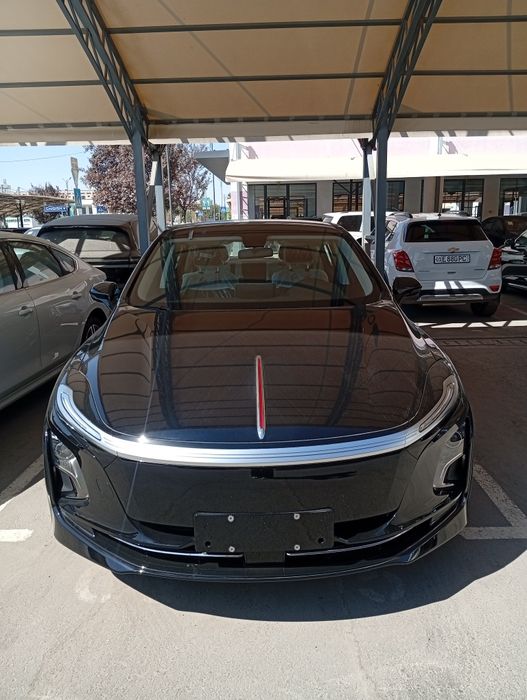 HongqiE-EM5 2025 restayling