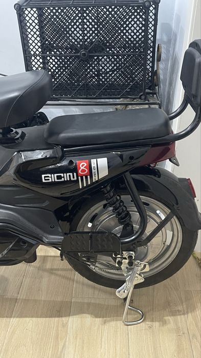 Продам скутер Sk8