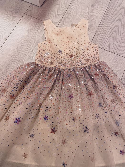 Официална рокля.