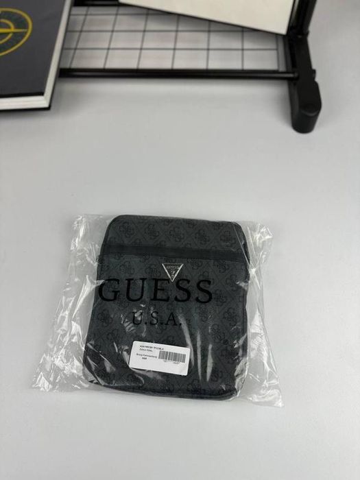 барсетка GUESS.
