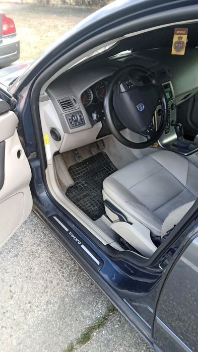 Vând Volvo v 50 ,2005 ,2000cm,c.138 cp,120kw.3007 km.