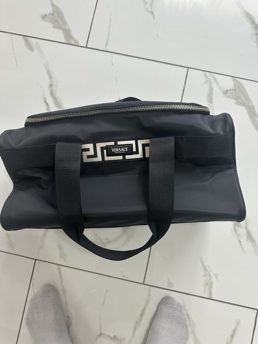 Geamantan versace de mana