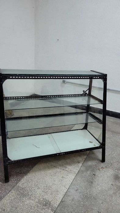 Vând pult de magazin