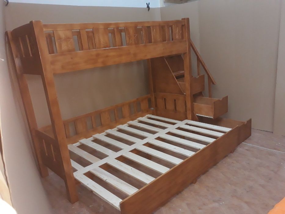 TRANSPORT GRATUIT.Pat etajat din lemn masiv cod 2702