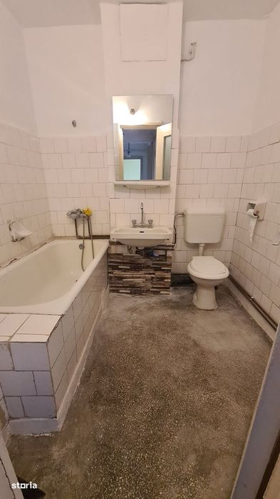 Apartament cu 2 camere de vânzare în Curtea de Argeș.