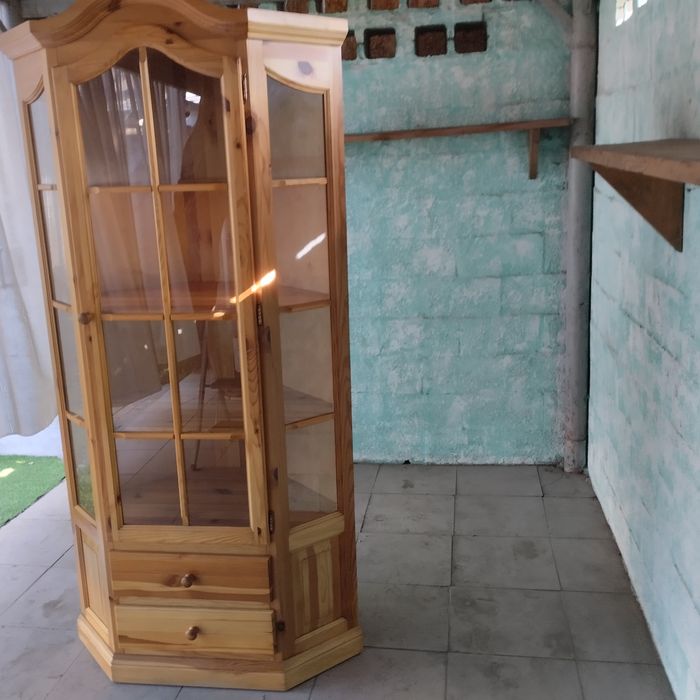 Продам сервант, цельное дерево