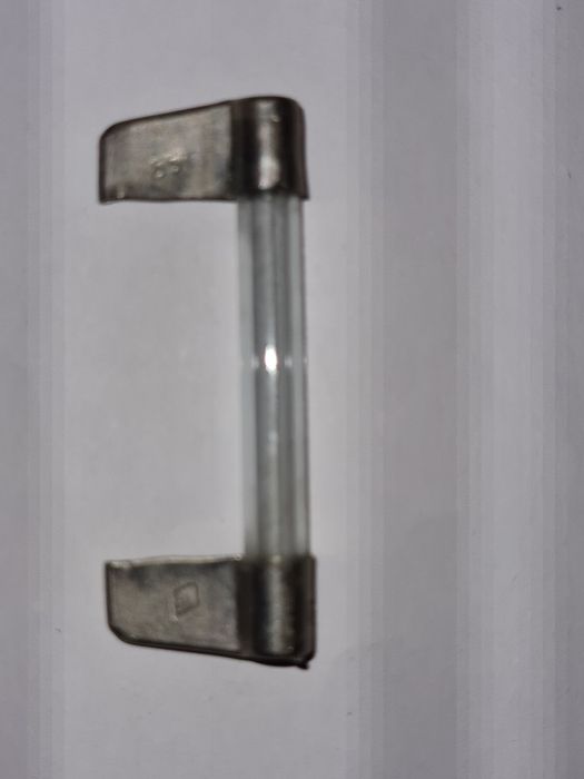 Предохранитель стеклянный 5А.