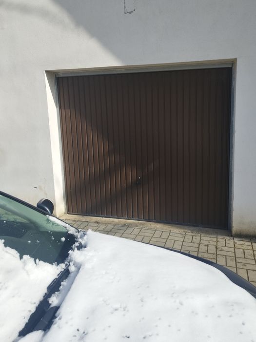 De vanzare usa garaj