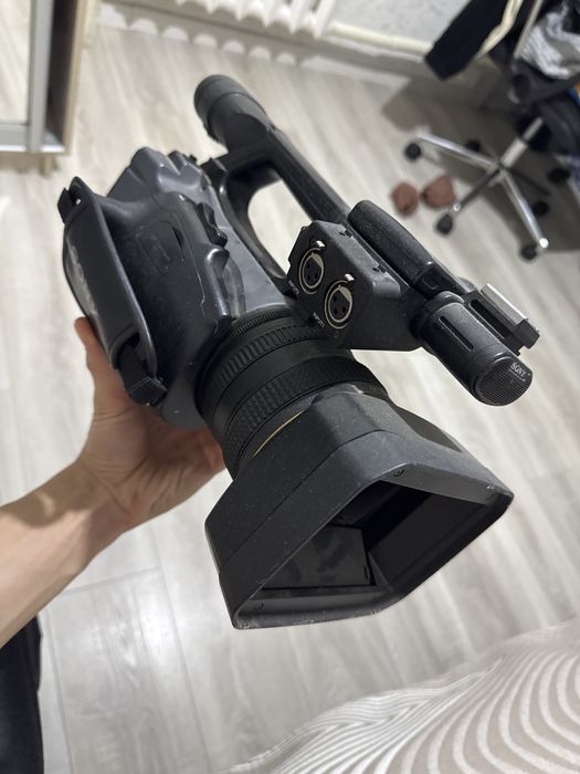 Продам видеокамеру на запчасти