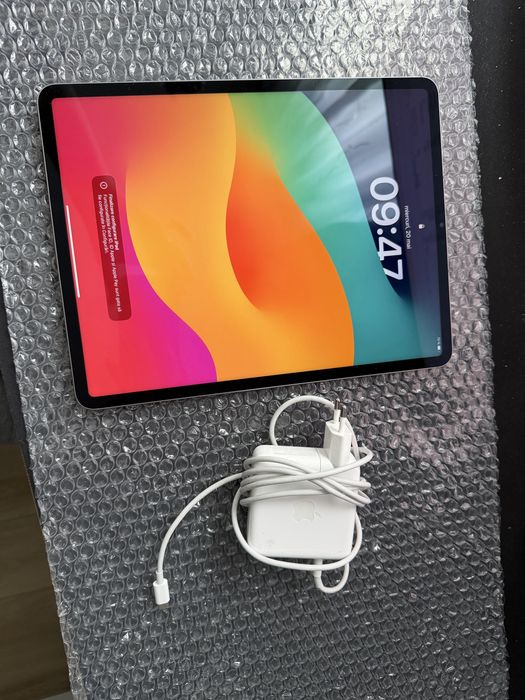 iPad Pro 12.9" M2 6th Gen 256GB Cellular - excelenta, incarcator original