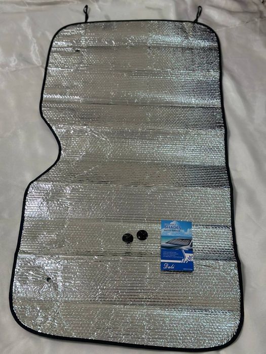 Шторка солнцезащитная на лобовое стекло.