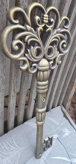 Много голям декоративен чугунен ключ– 34см