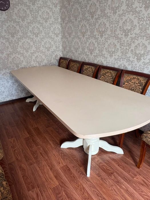 Стол для гостинной