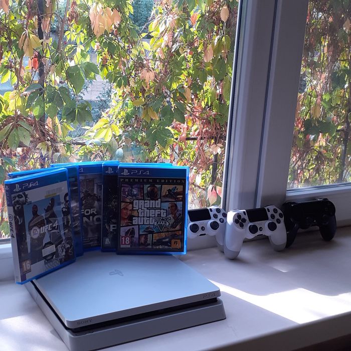 PlayStation 4 Slim