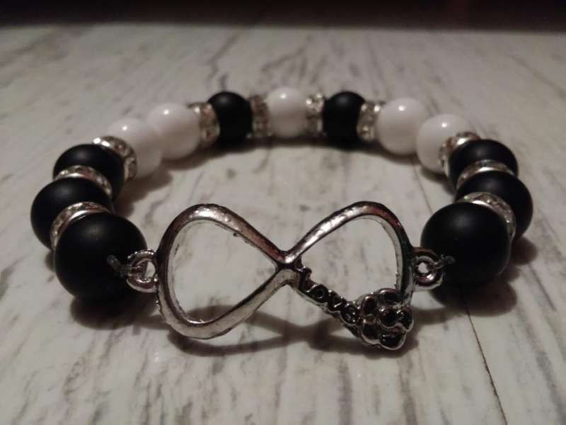 Уникални гривни от естествени камъни