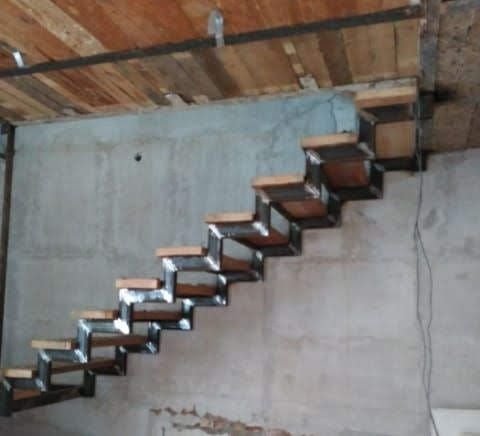 ИЗГОТОВЛЕНИЕ лестниц и перилл из металла