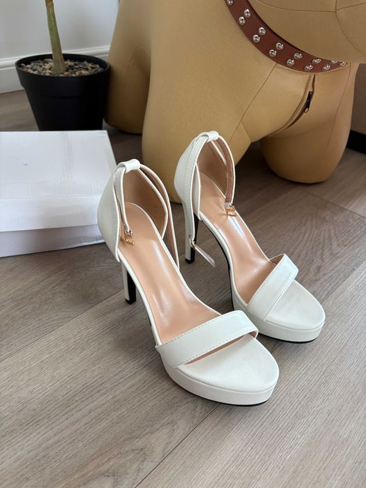 Sandale de vara albe cu toc înalt femei tocuri de 12cm Marimea 37 ( 23.5cm )