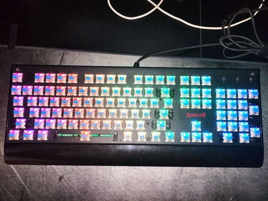 Геймърска механична клавиатура Redragon Kala K557 RGB