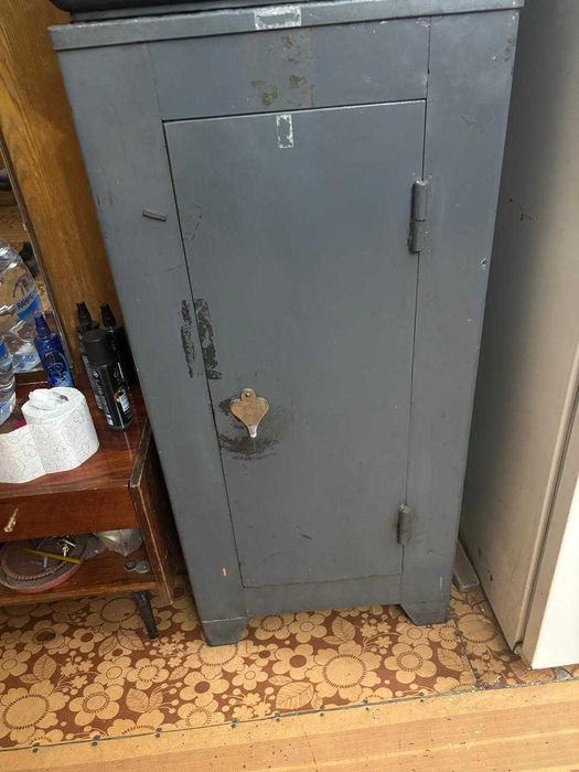 Продам сейфы металлические