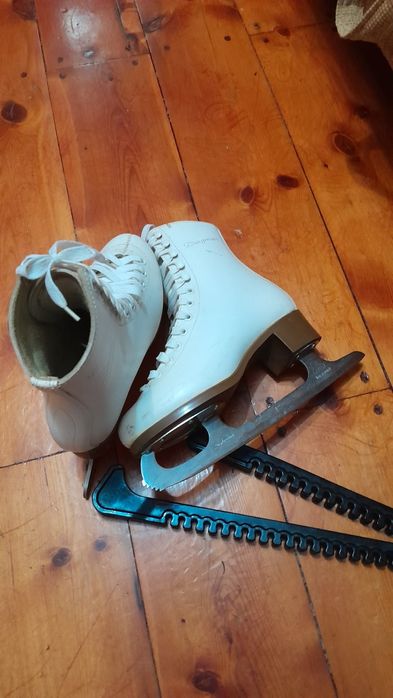 Продам коньки Botas