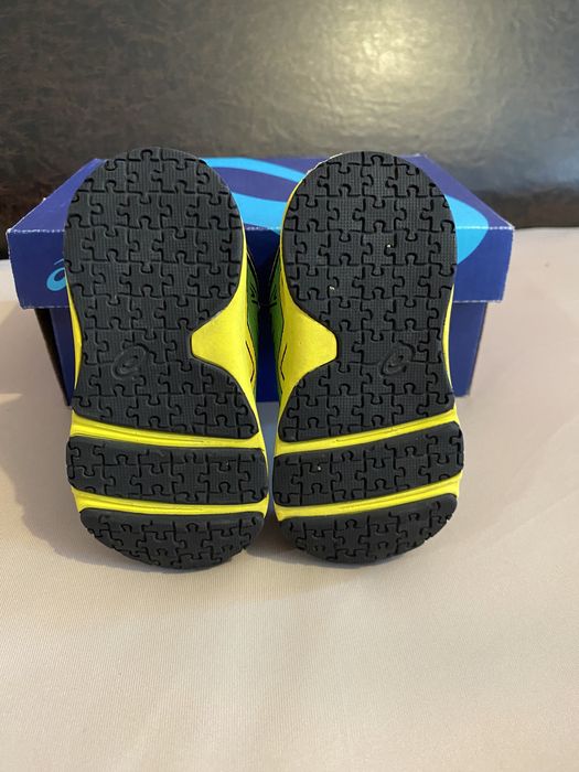 маратонки Asics номер 19,5