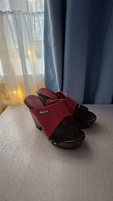 Туфли на деревянном каблучке