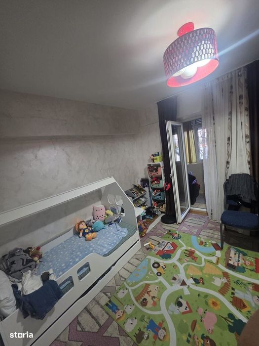 De vânzare apartament 4 camere + mansarda zona plantelor la cheie